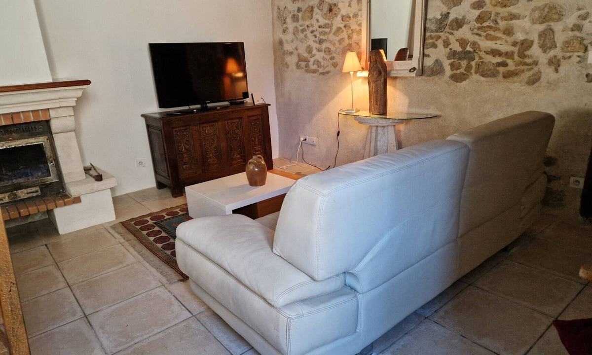 Freychenet House | Le Vieux Fusil Holiday Home with Wi-Fi