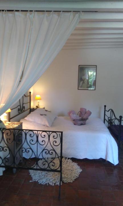 Perreuse House | Le vol du Papillon