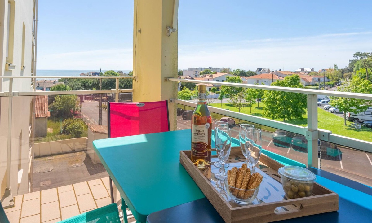 Pontaillac Apartment | Le Yachting by Interhome