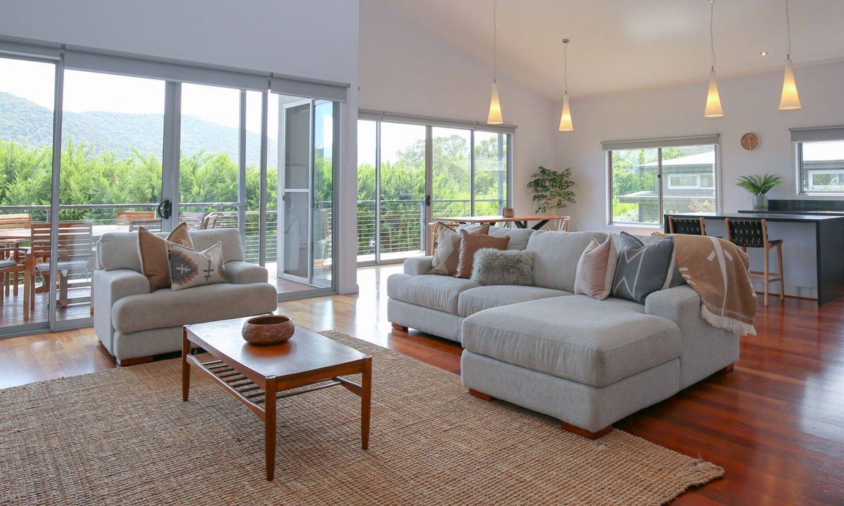 Bright House | LEADER VIEWS : Bright