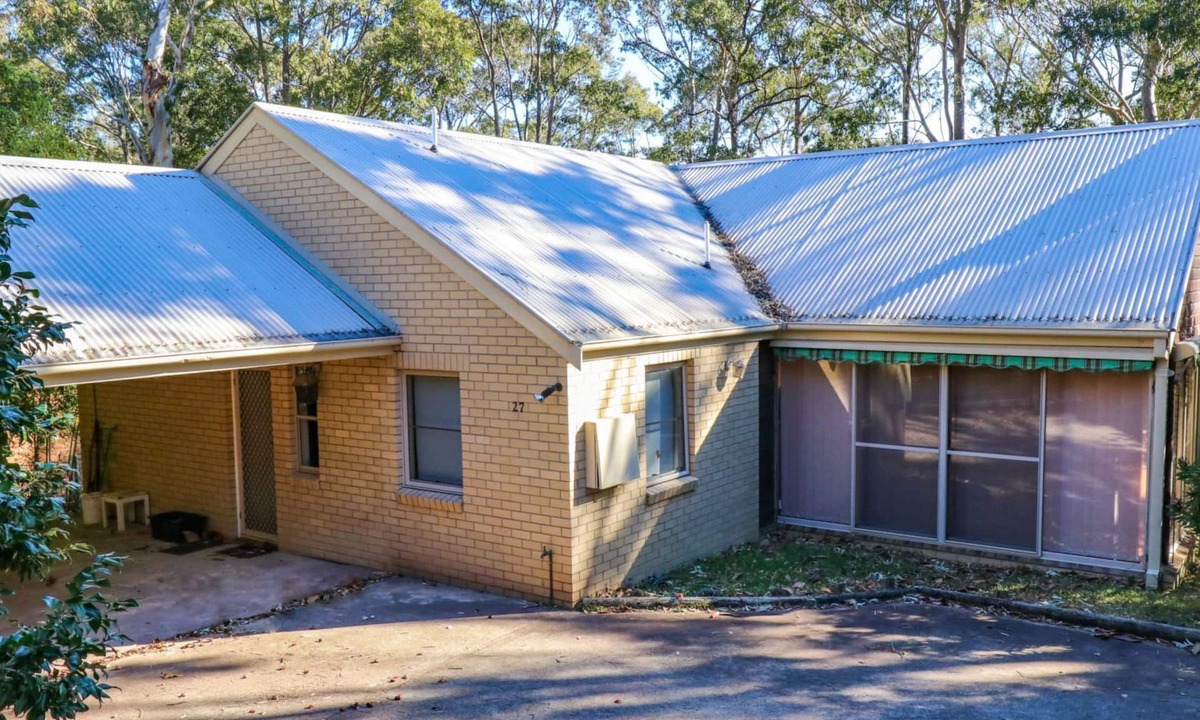 Long Beach House | Leafy Long Beach Hideaway