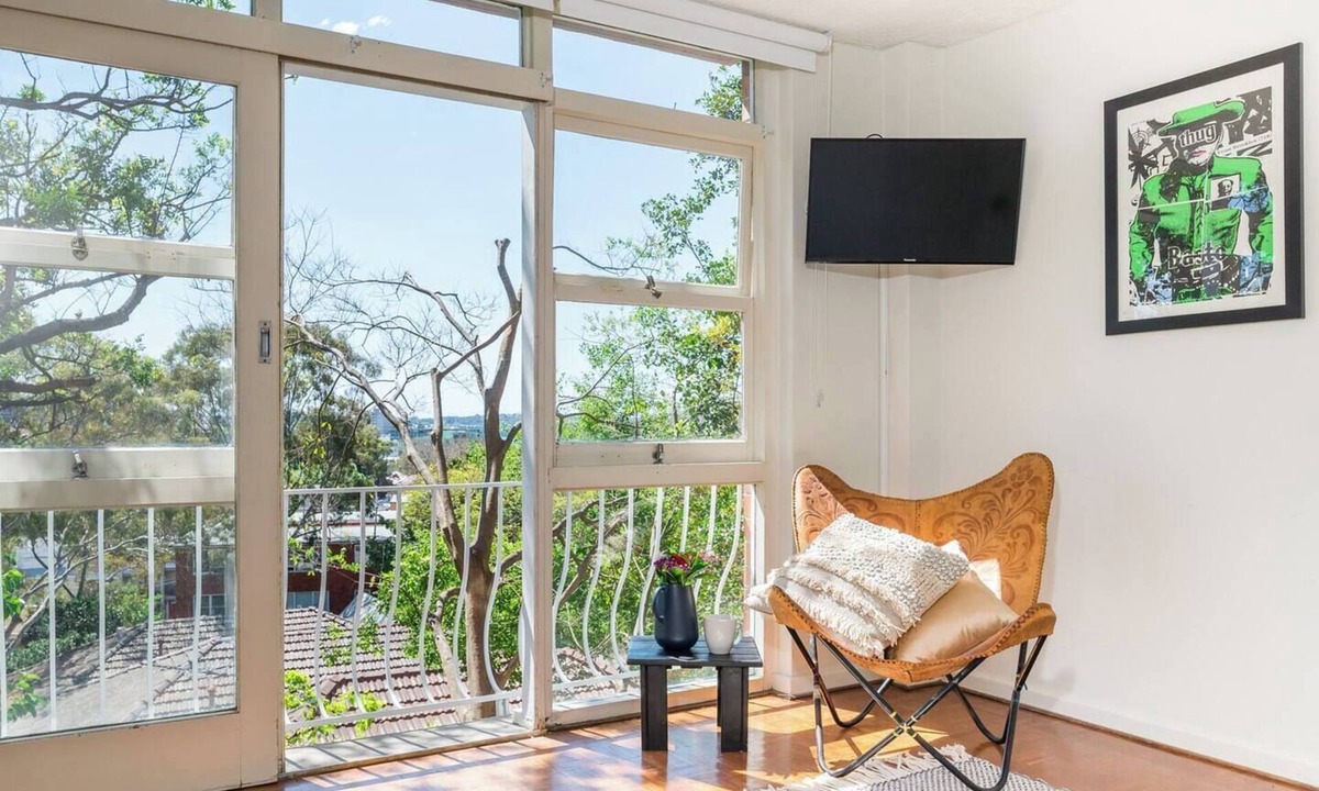 Paddington Apartment | Leafy Paddington Studio with Harbour Views
