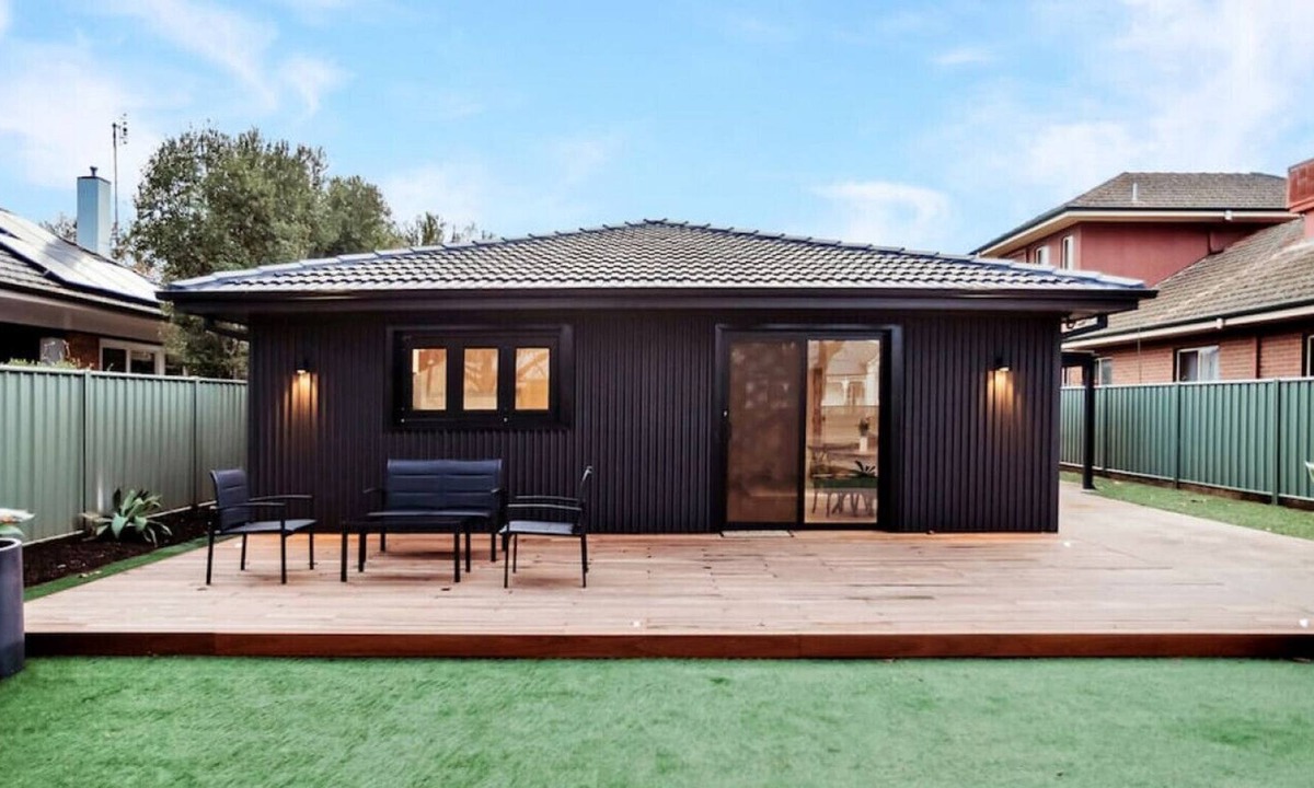 Benalla West House | Leafy Retreat - Benalla