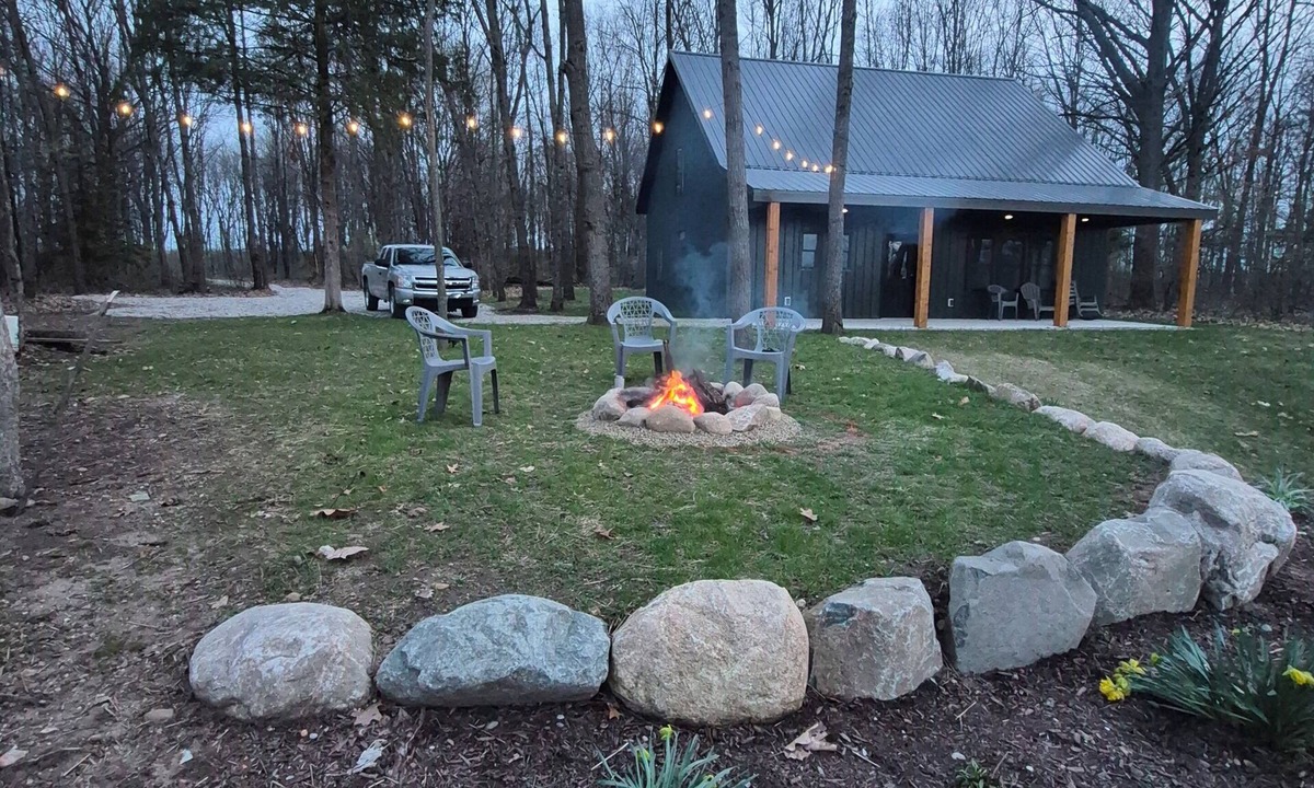 Fulton Cabin | Leaning Oaks Cabin in the woods with waterfront (NEW)