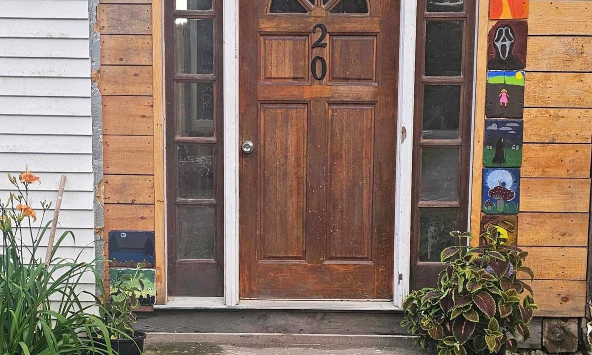 Monson Hostel | Leapin Lenas