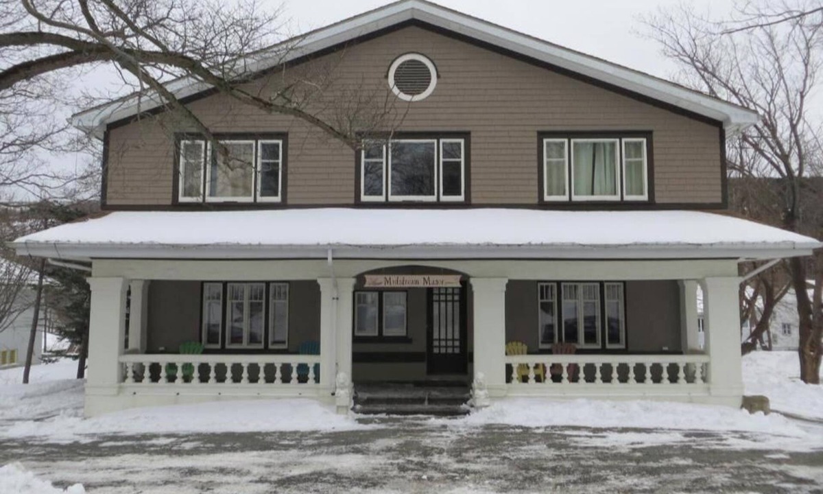 Waterford Valley Apartment | Leaside Executive Apartment Queen Studio