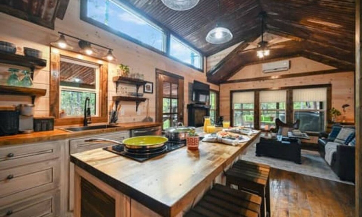Octavia Cabin | LEATHERWOOD a wooded oasis