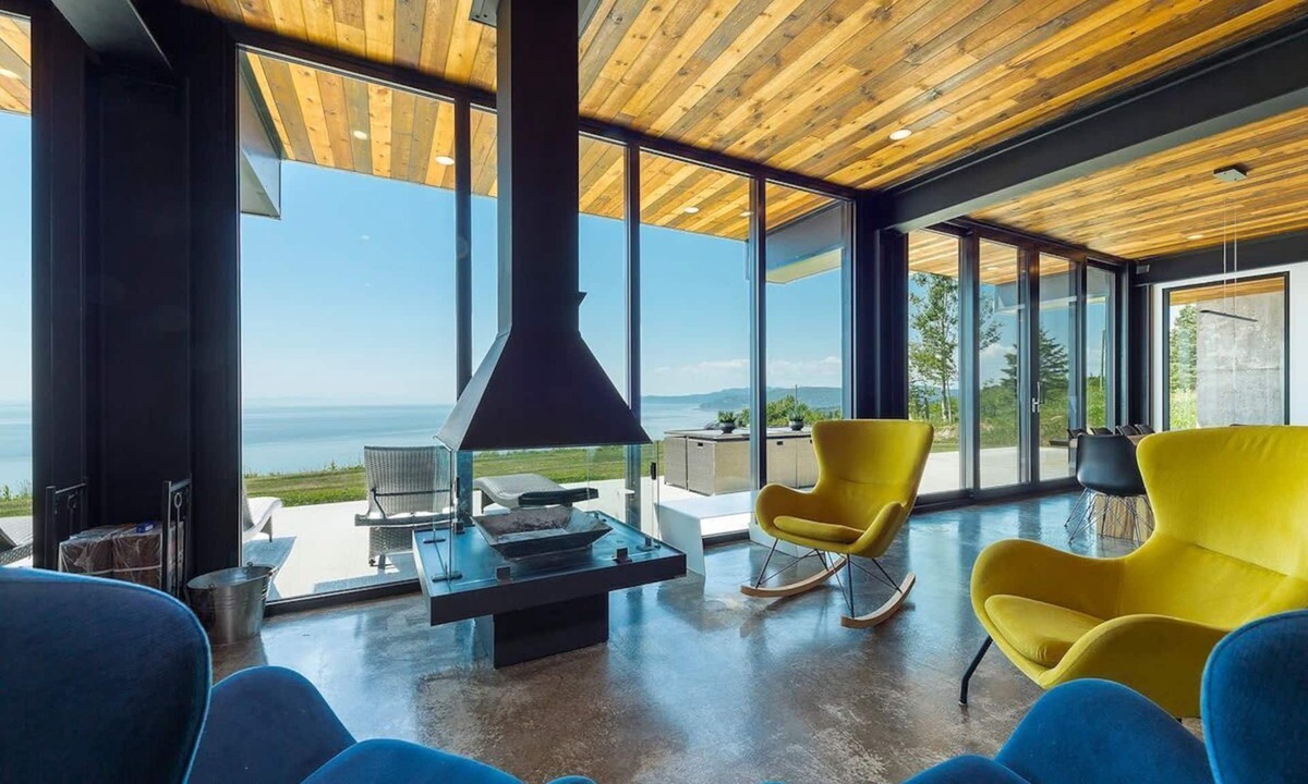 La Malbaie Ski Chalet | L’Eaurizon | Private Spa & St. Lawrence View