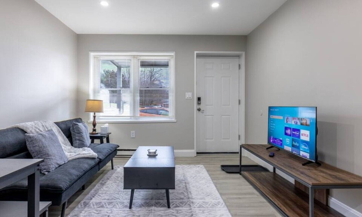 West Lebanon Apartment | Lebanon NH - Travel Workers/Relocating Families - Entire Place - Pet Friendly