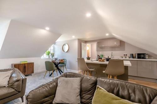 Cowan Bridge Apartment | Leck Beck Loft-With Hot Tub