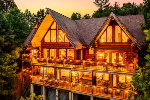 Pittman Center Ski Chalet | LeConte View - Lodge -Theater- April Deals-Views-GameRm-FirePit-HotTub