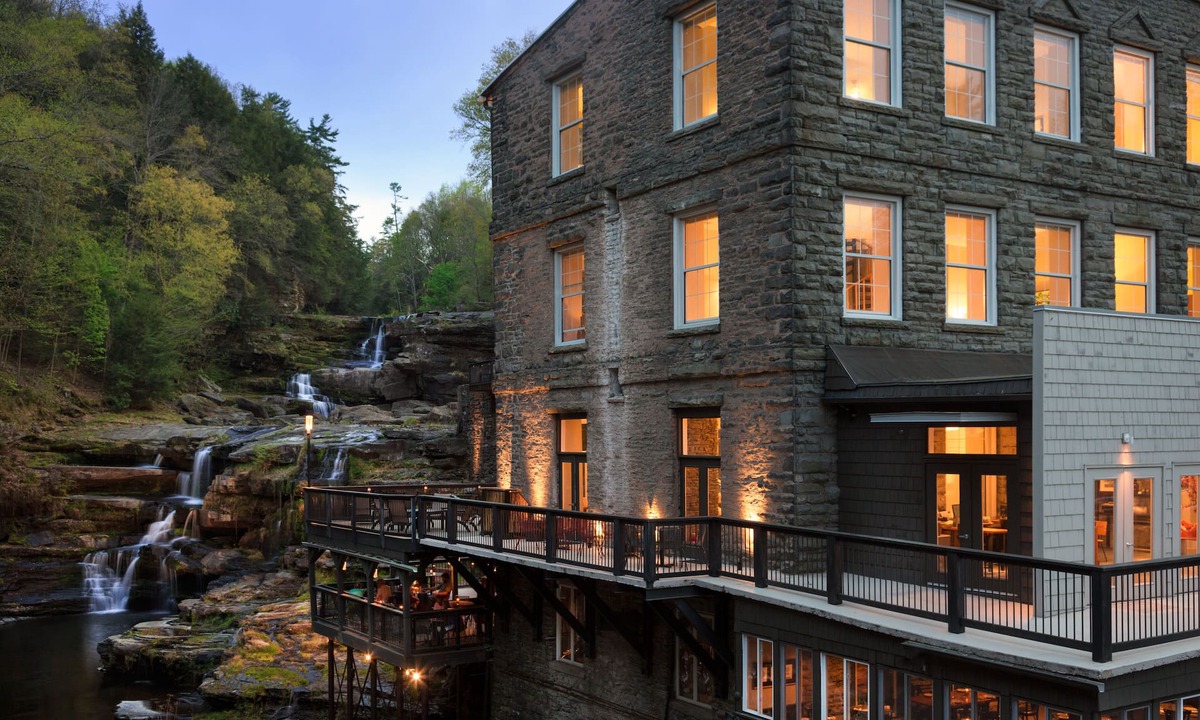 White Mills Hotel | Ledges Hotel