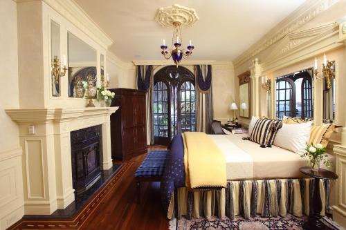 Sonoma Hotel | Ledson Hotel & Zina Lounge