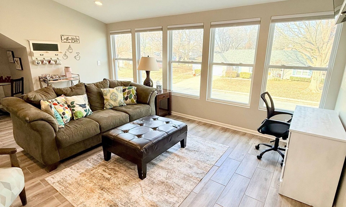 Lee's Summit House | Lee's Summit Loft-near downtown