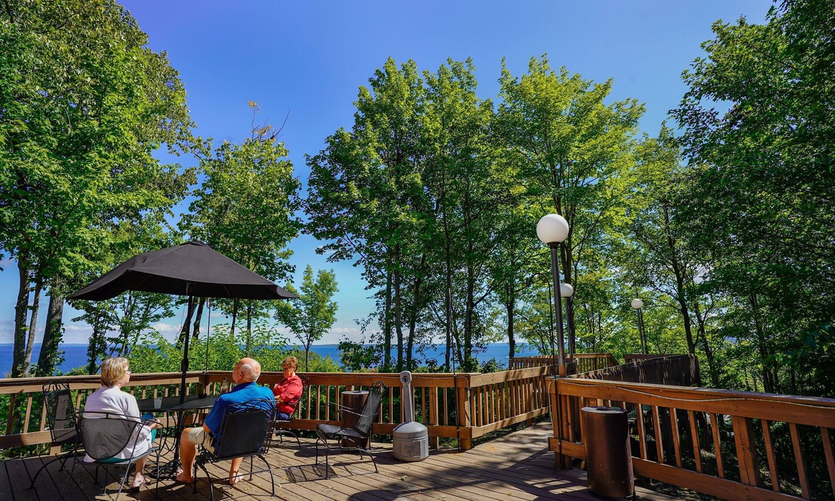 Suttons Bay Hotel | Leelanau Sands Casino & Lodge