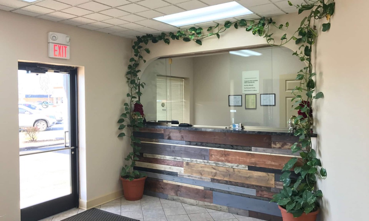 Gallatin Hotel | Legacy Inn Sumner