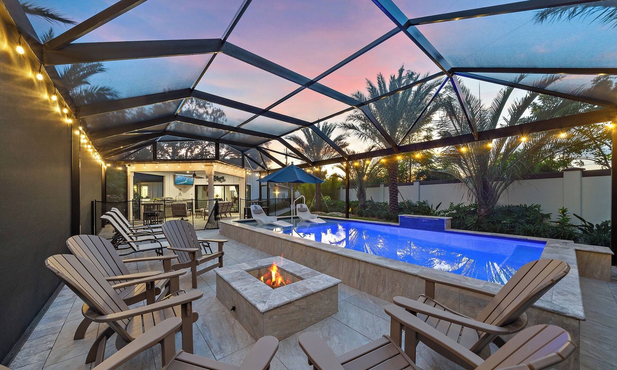 Sarasota House | Legacy's Palm of Paradise (Lux) | Private Heated Pool + Putt Putt Course + Tiki Hut