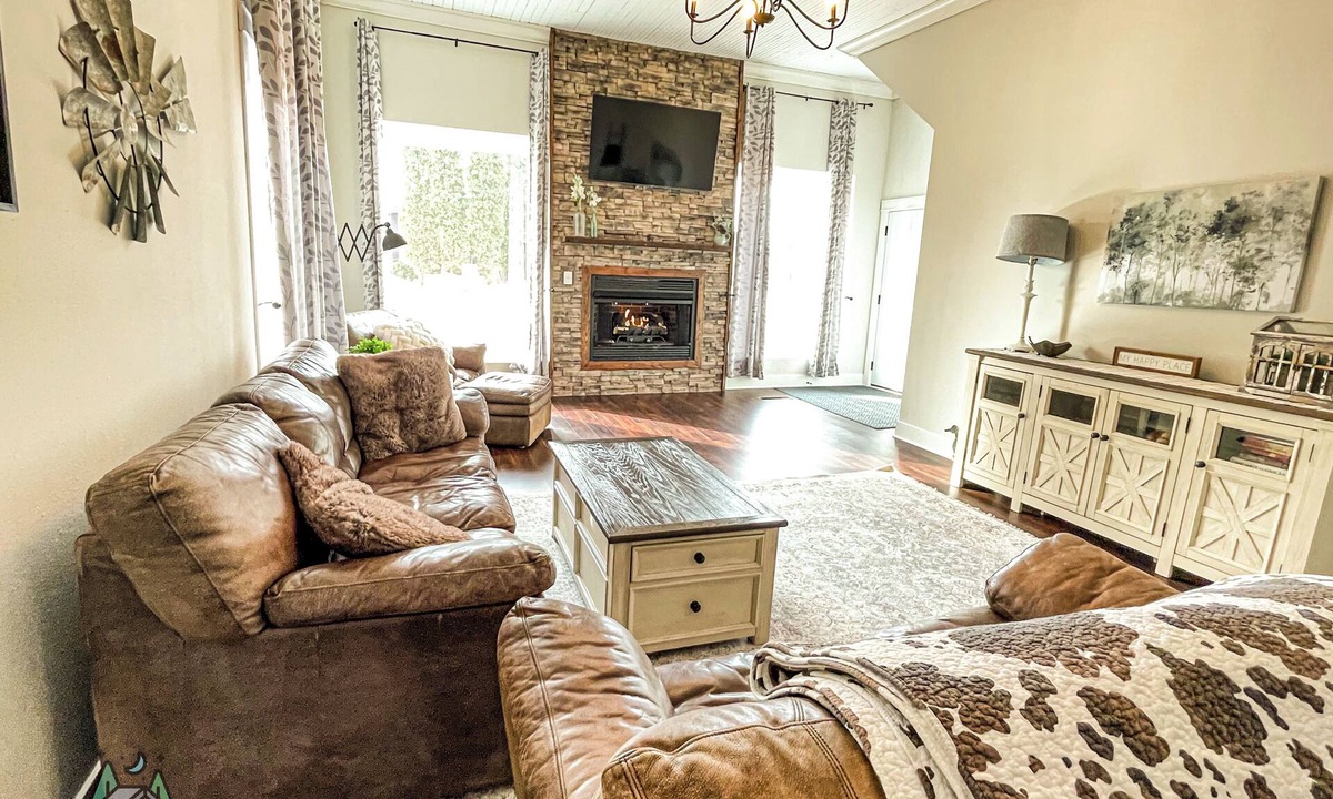 Park Falls House | Legen-dairy Hideaway, Comfortably Convenient