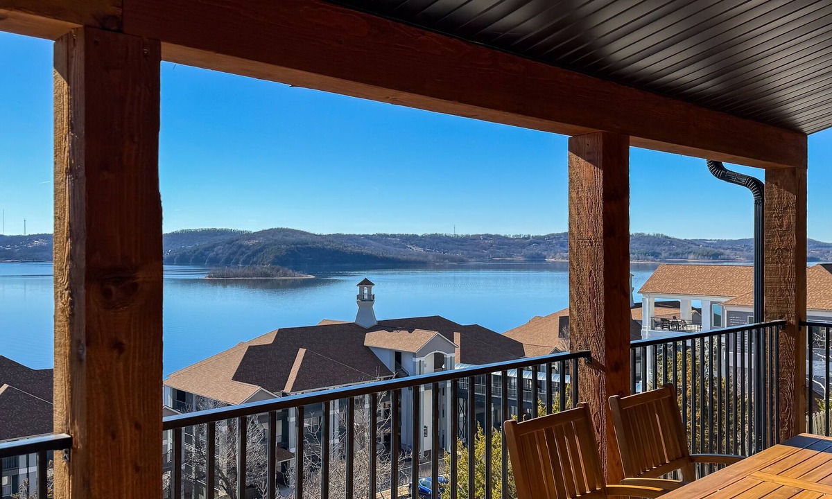 Hollister House | Legends Pointe | Hot tub, Lake view, Theatre, Pool table, Dog-friendly