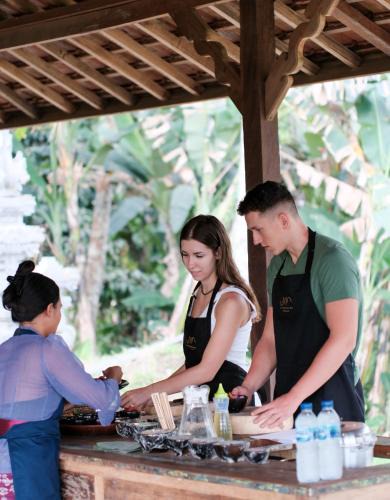 Taro Cabin | Lembu Putih House