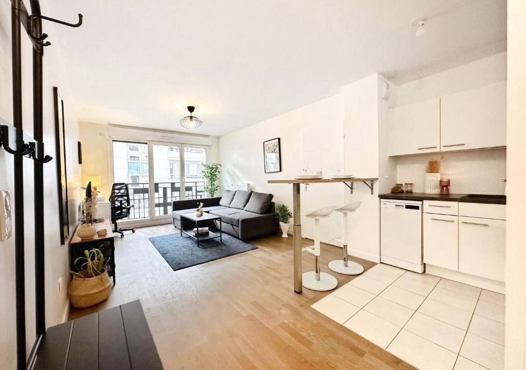 Levallois-Perret Apartment | LEnsoleill Levallois Apartment near metro