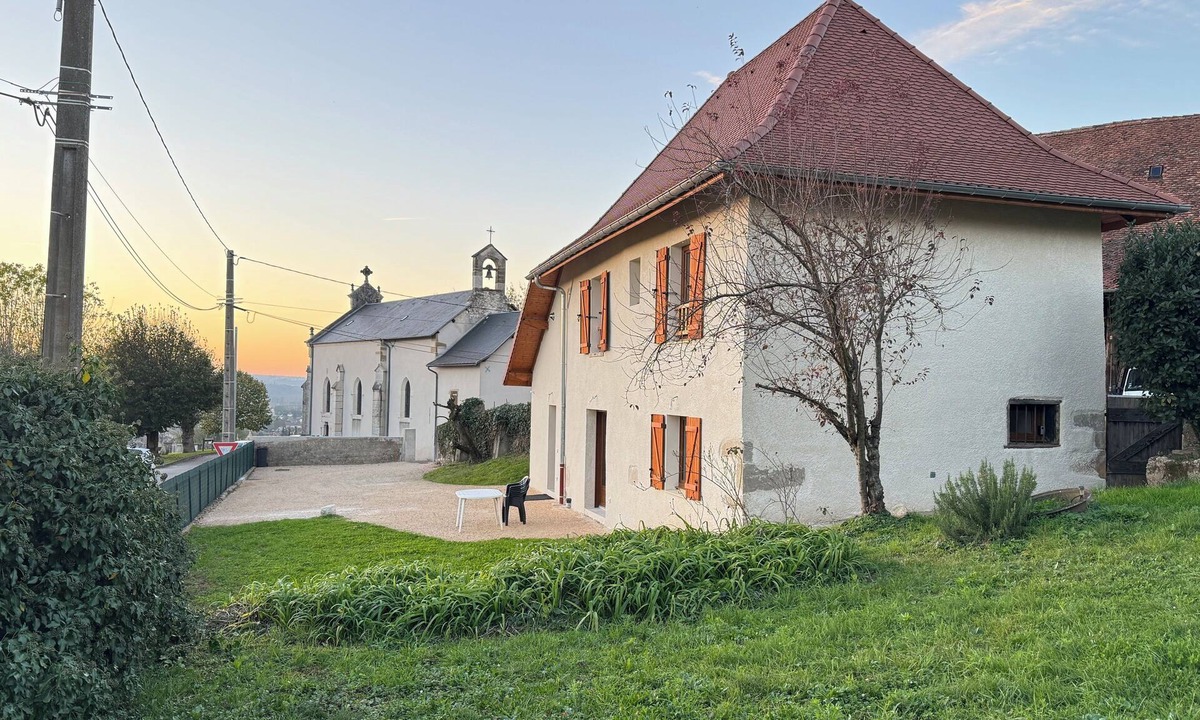 Saint-Genix-sur-Guiers House | Leonora country house