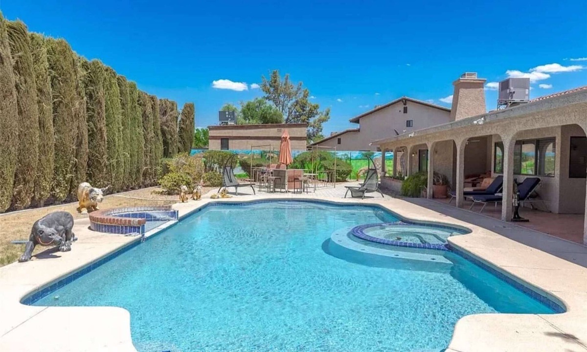 Paradise Crest House | Leopard Lux Gold Rush: Heated*Pool, 4000SqFt, Jacuzzi*, Billiards, Darts, Projector, 4K TV's, Darts