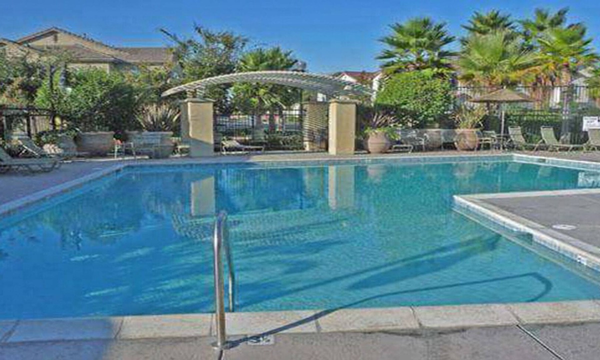 North Natomas House | LePark BLUE Luxury with Pool & Spa Next to Downtown Airport Hospitals Grill