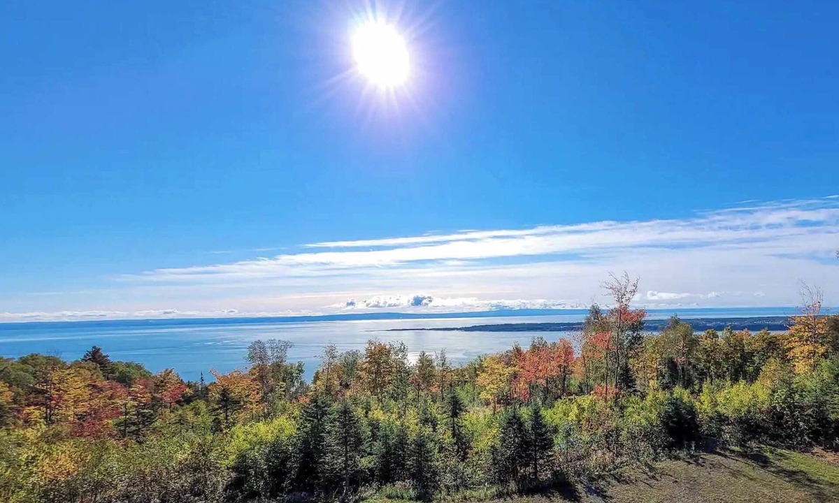 Saint-Joseph-de-la-Rive Ski Chalet | Les Éboulements: Chalet, View, Spa & Activities