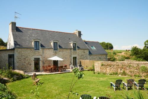 Ploneour-Lanvern House | Les écuries du Nevez