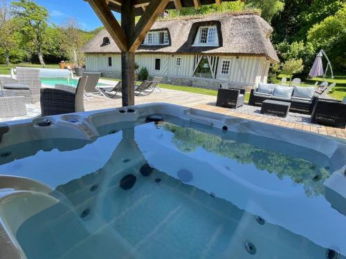 Ablon House | LES 2 CHAUMIÈRES Piscine & Spa Honfleur