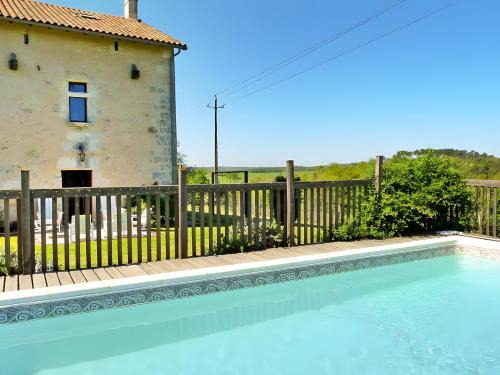 La Chapelle-Faucher House | Les Abeilles