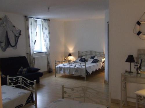 Tirepied Bed & Breakfast | Les Abris de la Sée