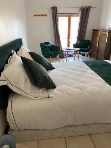 Binas Hotel | Les Acacias