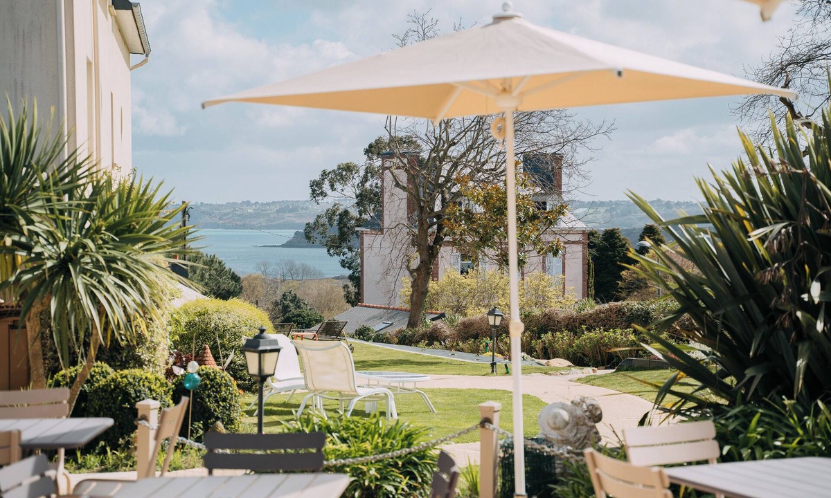 Ploubazlanec Hotel | les agapanthes