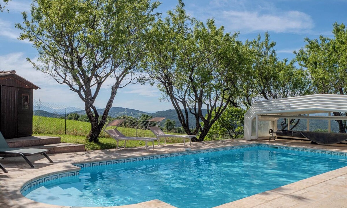 Saint-Etienne-les-Orgues House | Les Amandiers, vacation home in Provence, sleeps 8, private pool