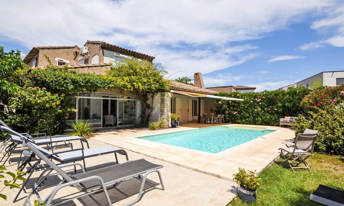Morieres-les-Avignon House | Les Angevines by Interhome
