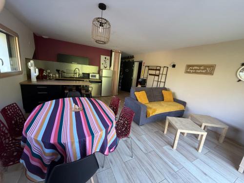Chaux-Champagny Apartment | LES ANTHOCYANES