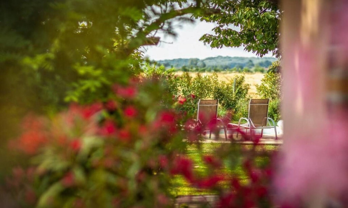 Saint-Jean-de-Thurigneux Bed & Breakfast | Les Barelles Chambres Dhôtes