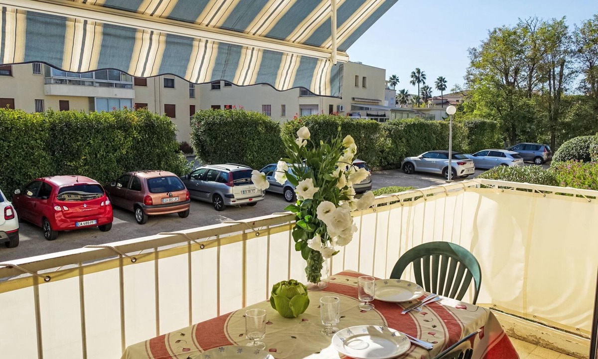 Six-Fours-les-Plages Apartment | Les Bermudes by Interhome