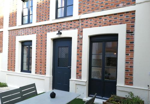 Mailly-Champagne House | Les Briquettes