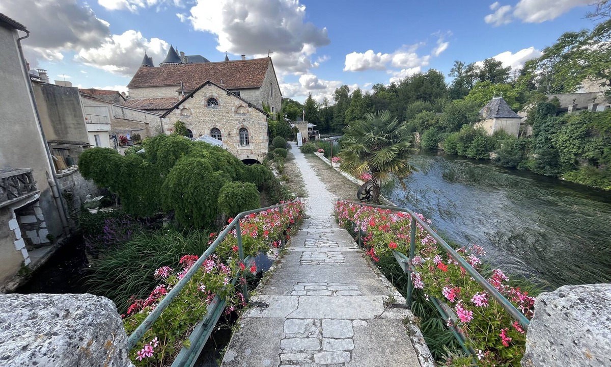 Verteuil-sur-Charente Bed & Breakfast | Les Bruyères