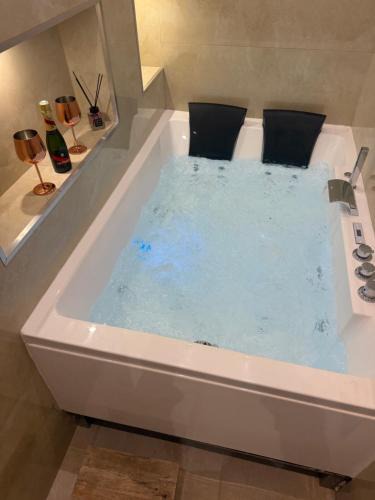 Villette - Maisons Neuves Apartment | LES BULLES DE MONA - Passion - Spa - Clim