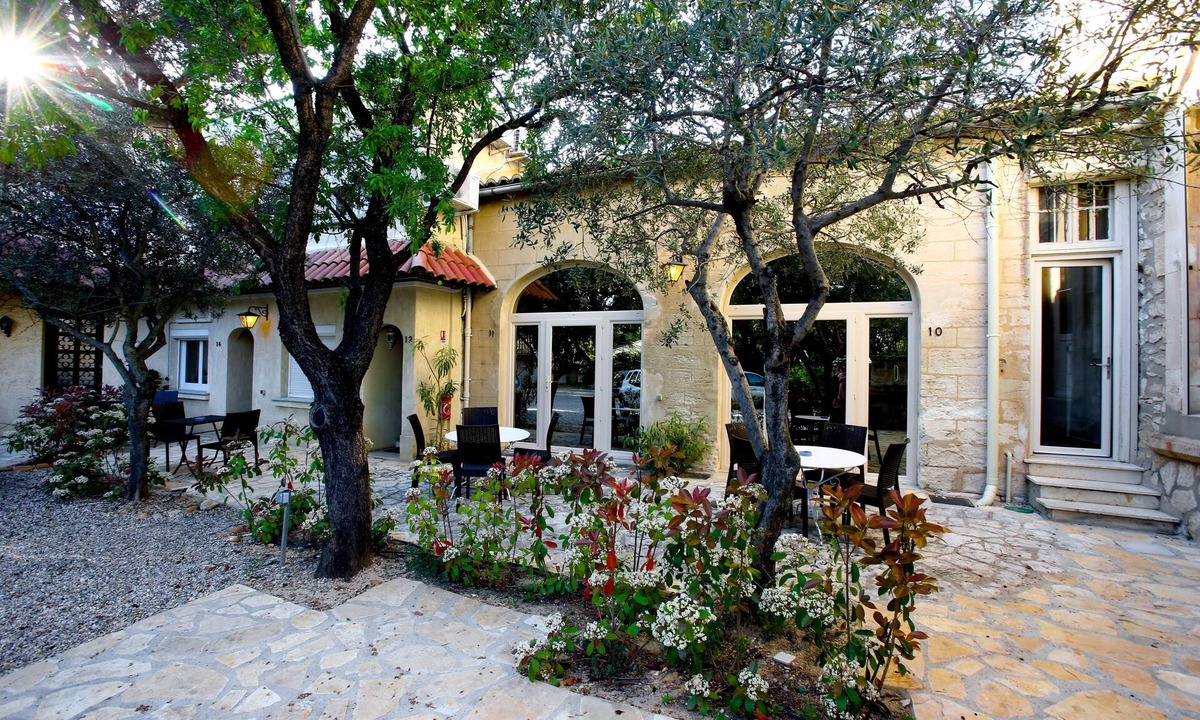 Villeneuve-les-Avignon Hotel | Les Cèdres
