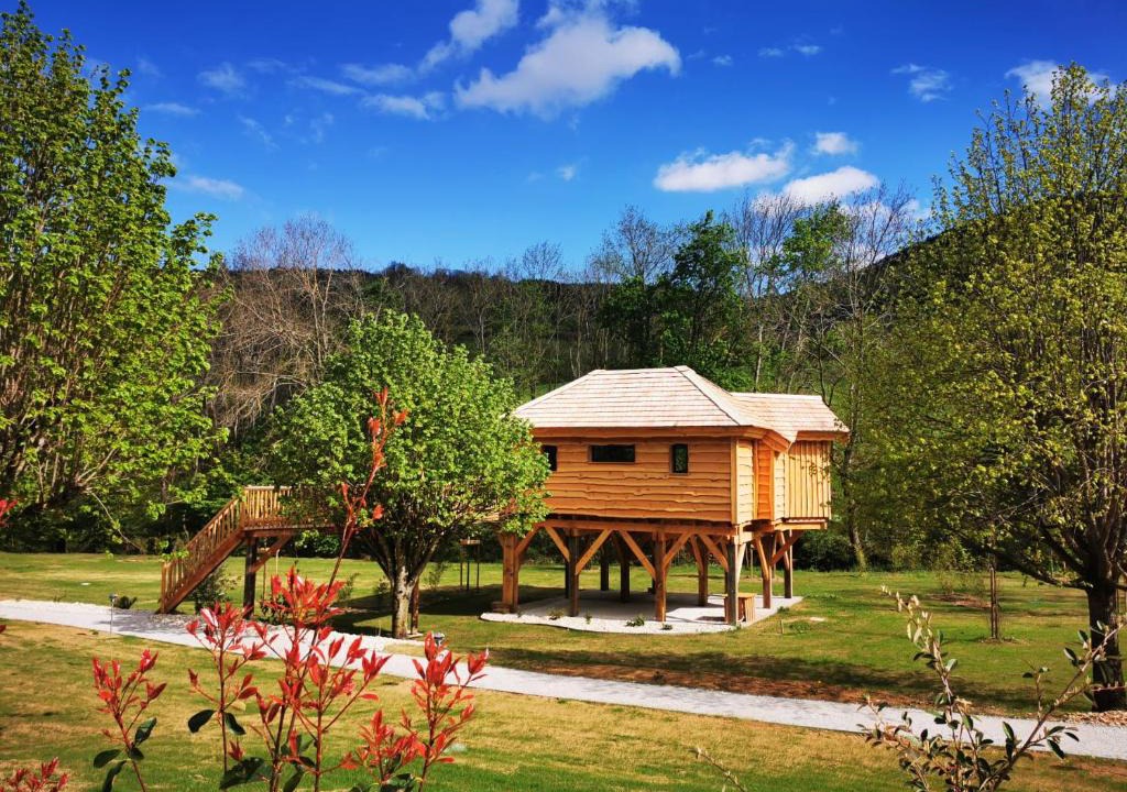 Satillieu Cabin | Les Cabanes Suspendues