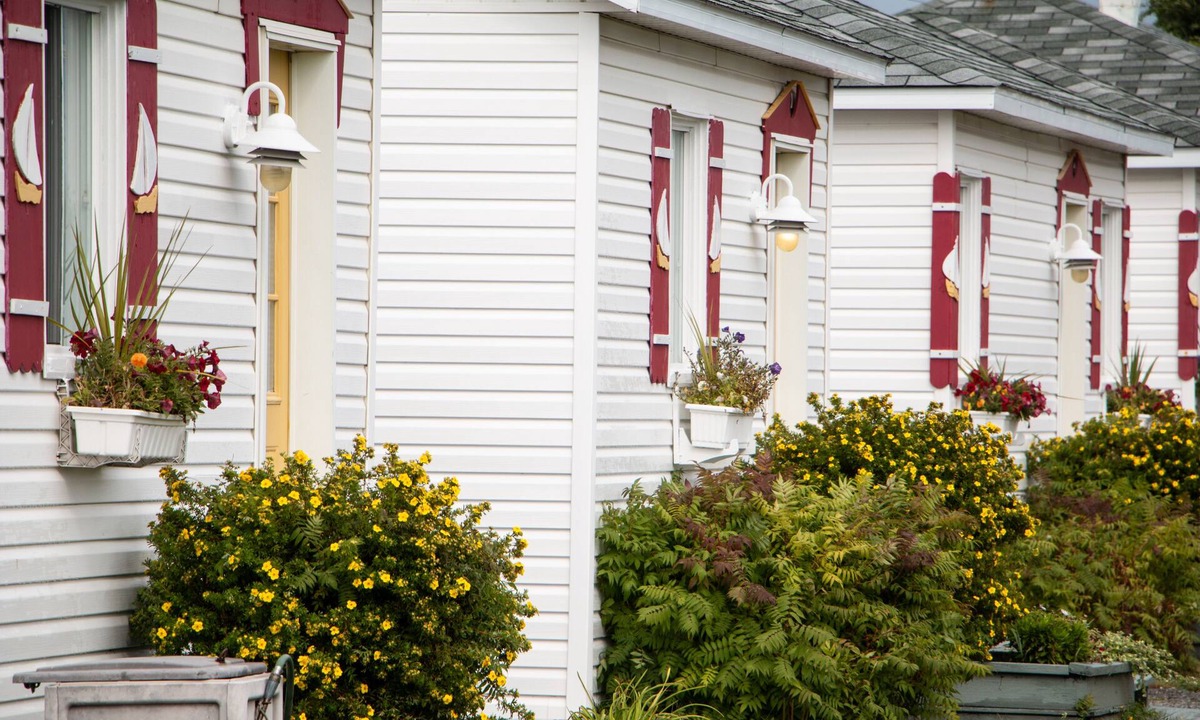 Pointe-au-Pere Cabin | Les Cabines du Phare