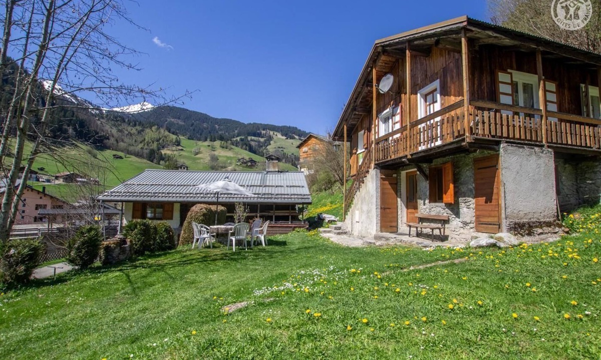 Areches House | LES CARLINES - BEAUFORT