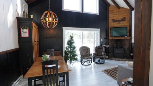 Saint-Alexis-des-Monts Cabin | Les Chalets Double K # 3