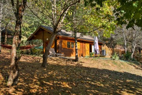 Sauveterre-de-Rouergue Ski Chalet | Les Chalets de la Gazonne