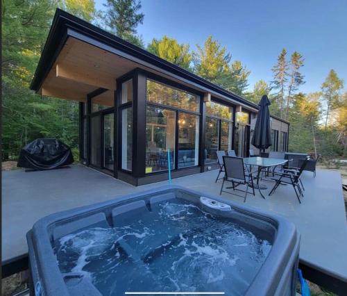 Saint-Alexis-des-Monts Cabin | Les Chalets Double K # 1